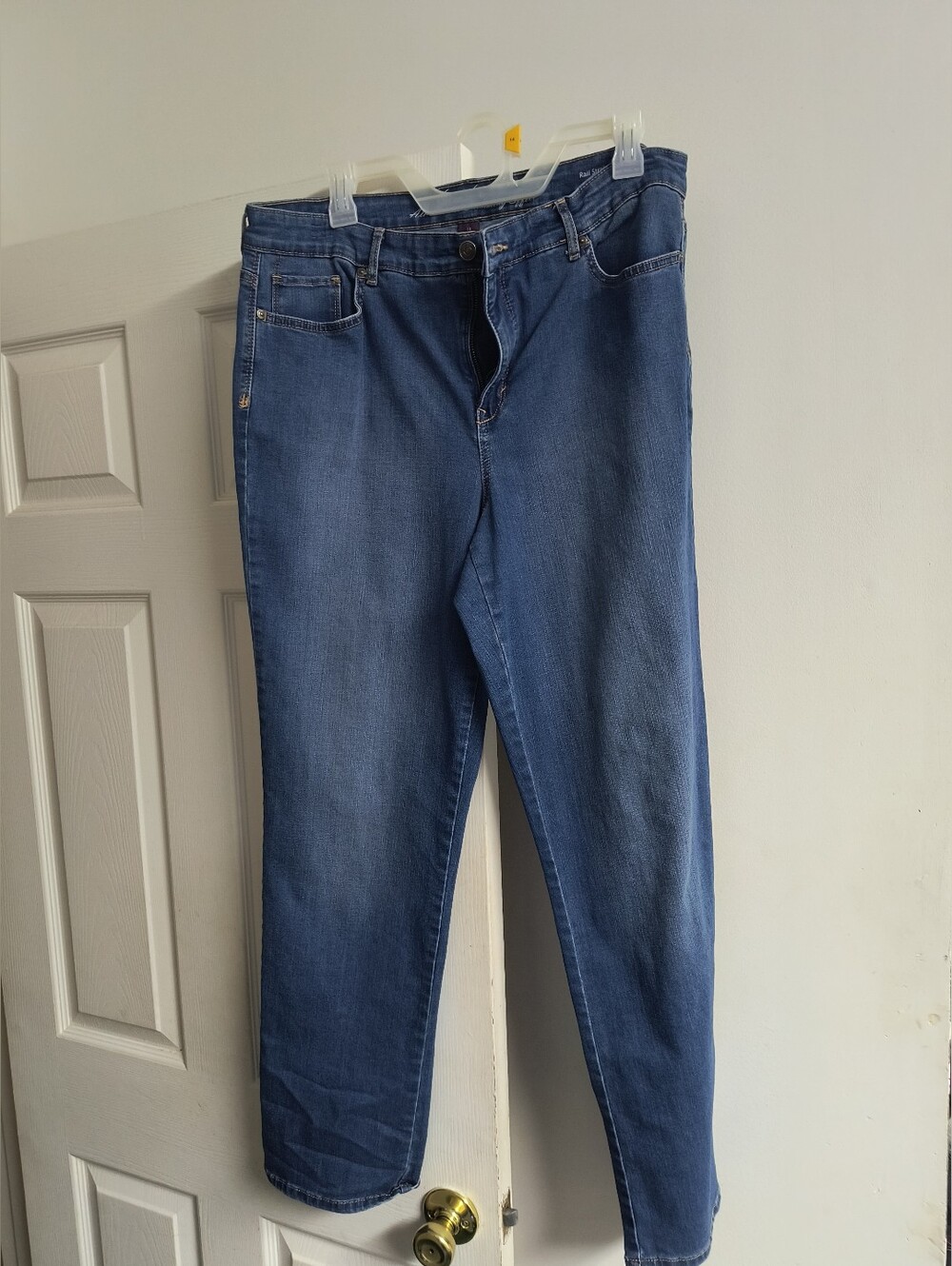 Gloria Vanderbilt High-Rise Straight Leg Jeans in Blue Wash